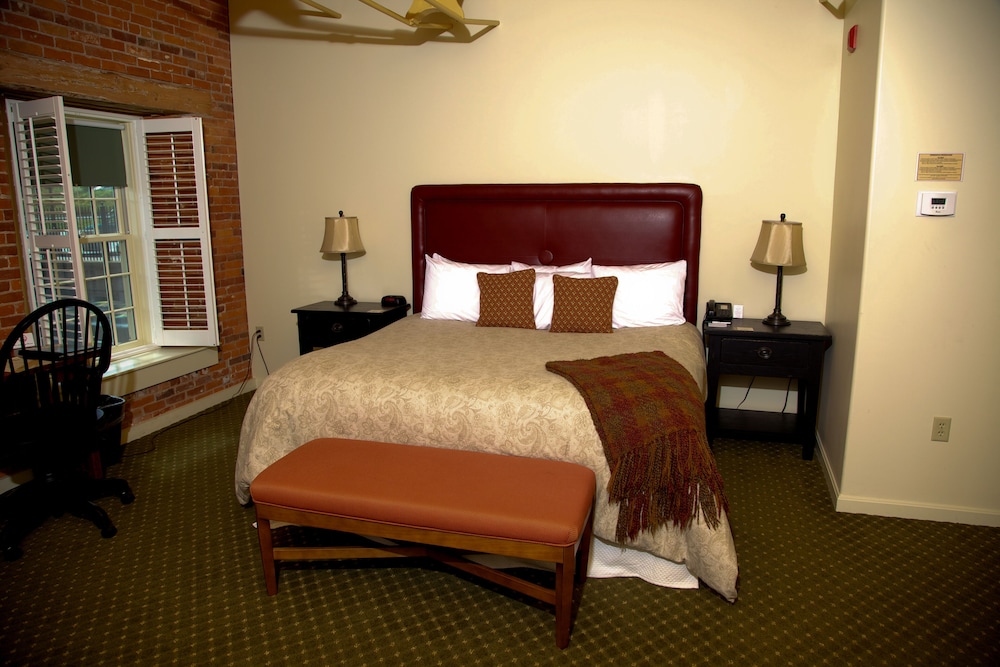 Suite (Pet, Sunapee)