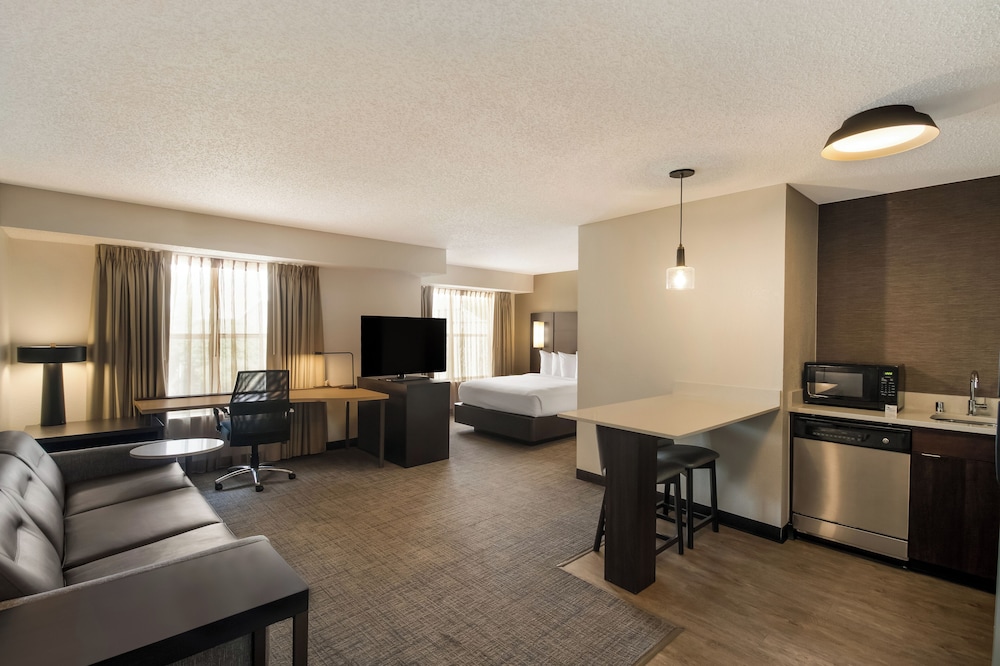 Room, 1 Queen Bed with Sofa bed, Accessible (Mobility Roll in Shower One Bedroom) photo 2