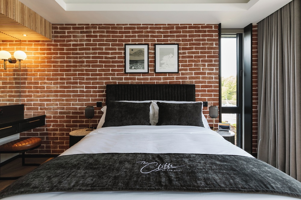 Deluxe Suite, Sea View photo 2