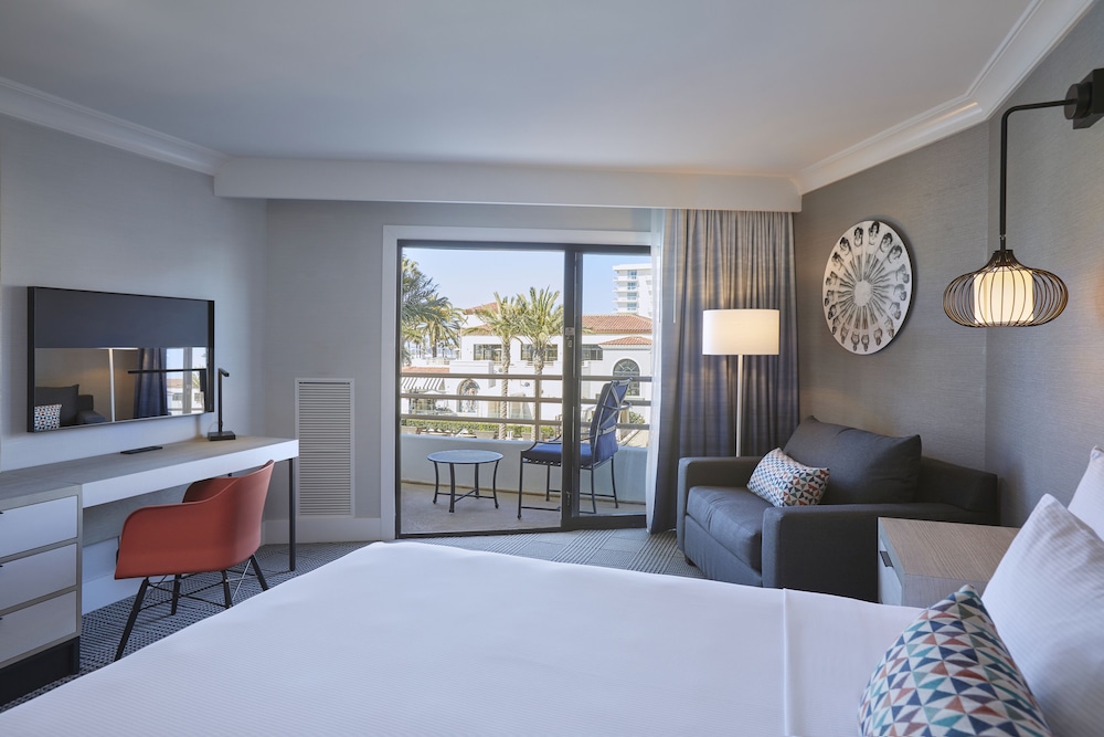 Room, 1 King Bed (Huntington Tower) Floors 1 - 5