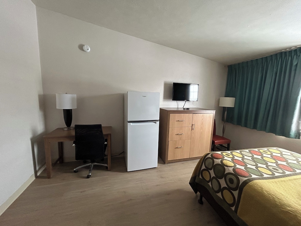 Standard Single Room, 1 Queen Bed, Non Smoking - Photo 6