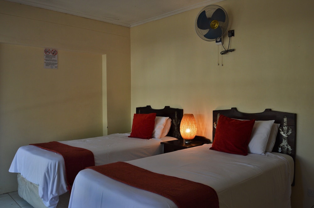Deluxe Twin Room photo 3