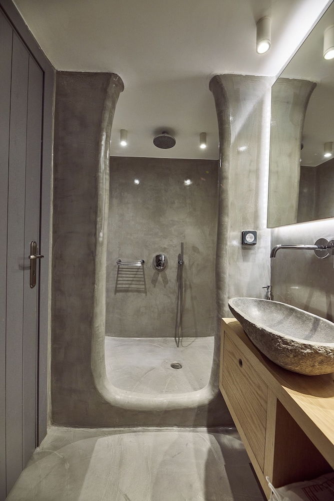 Infinity Residences with Outdoor Hot Tub - Photo 10