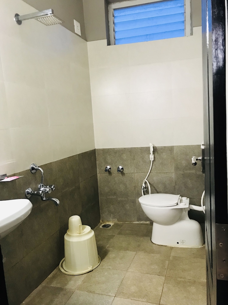 Deluxe Quadruple Room - Photo 9