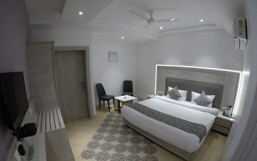 Executive Room photo 1