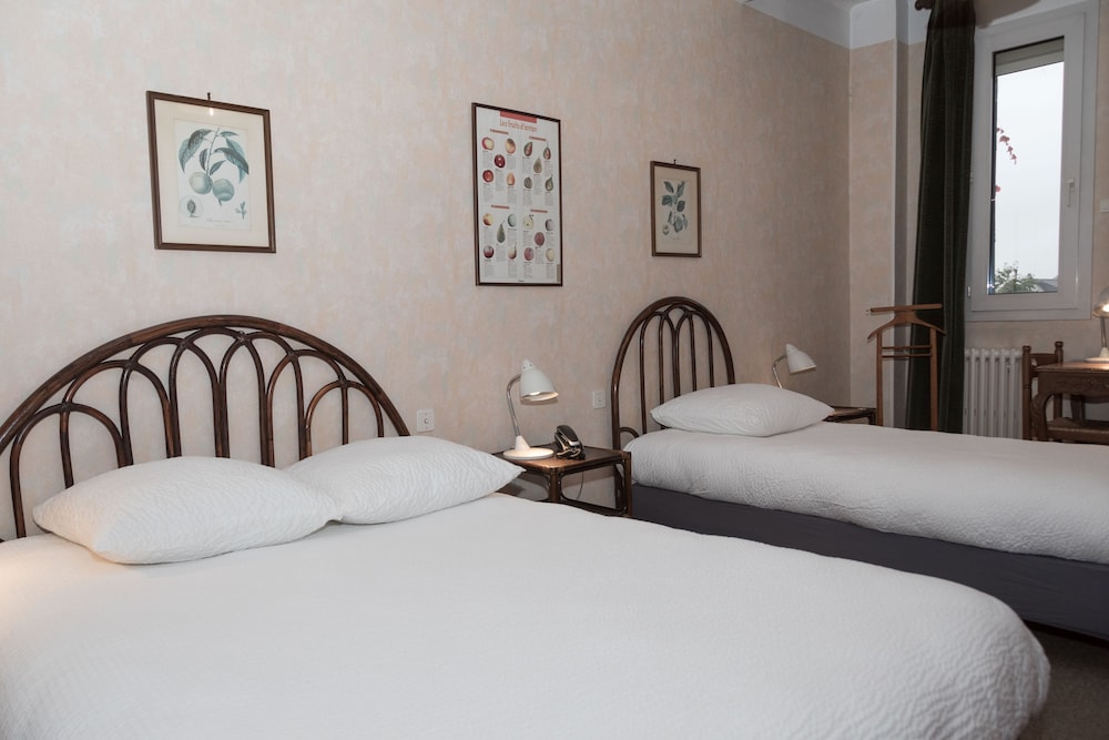 Standard Twin Room - Photo 7