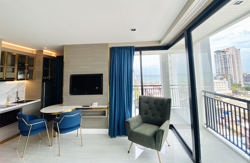 Premier Room (DEE Tower) - Photo 6