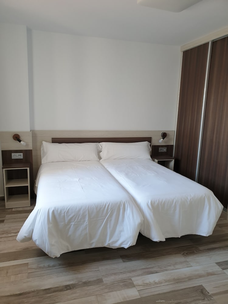 Standard Twin Room (8) - Photo 4