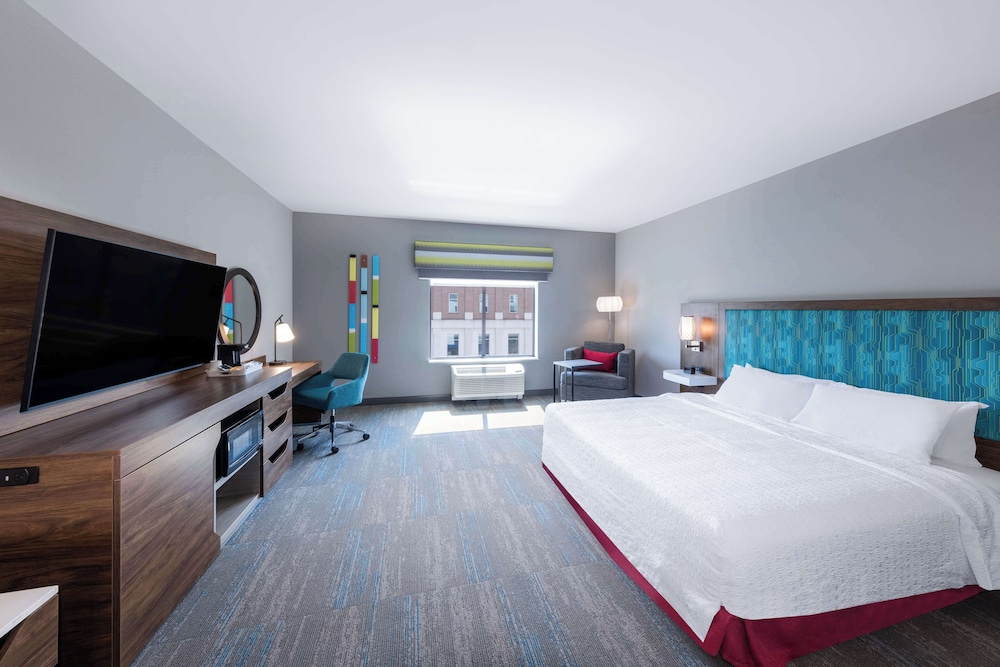 Room, 1 King Bed, Bathtub - Photo 3