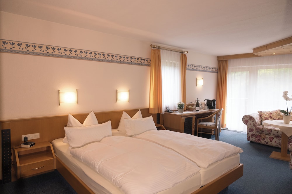 Deluxe Double Room, Balcony, Mountain View