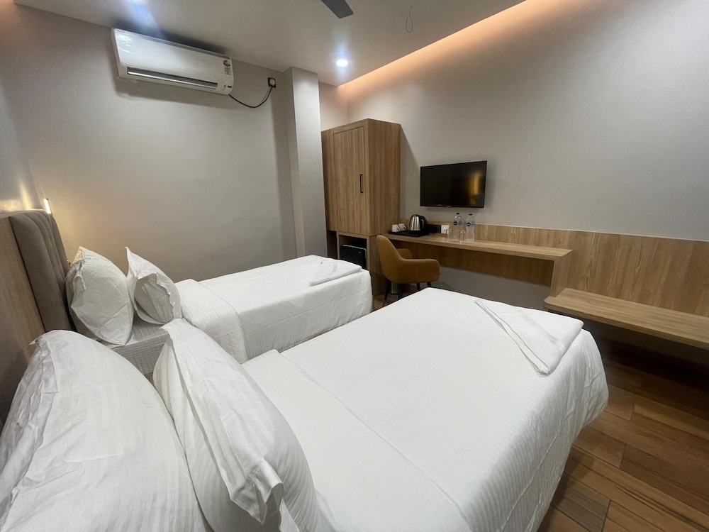Deluxe Double or Twin Room photo 1
