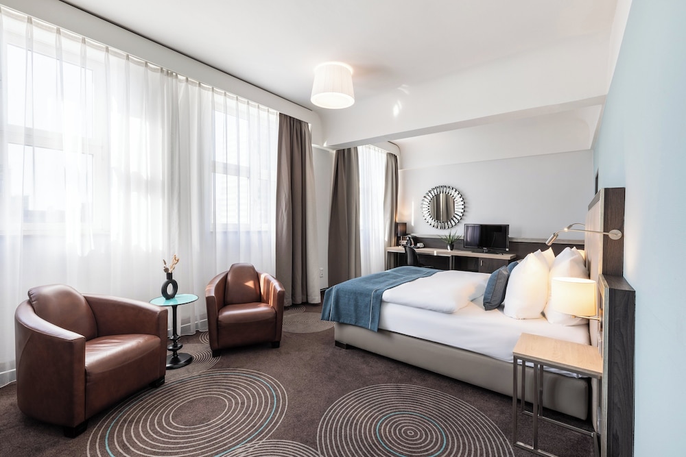Suite, 1 Queen Bed - Photo 4