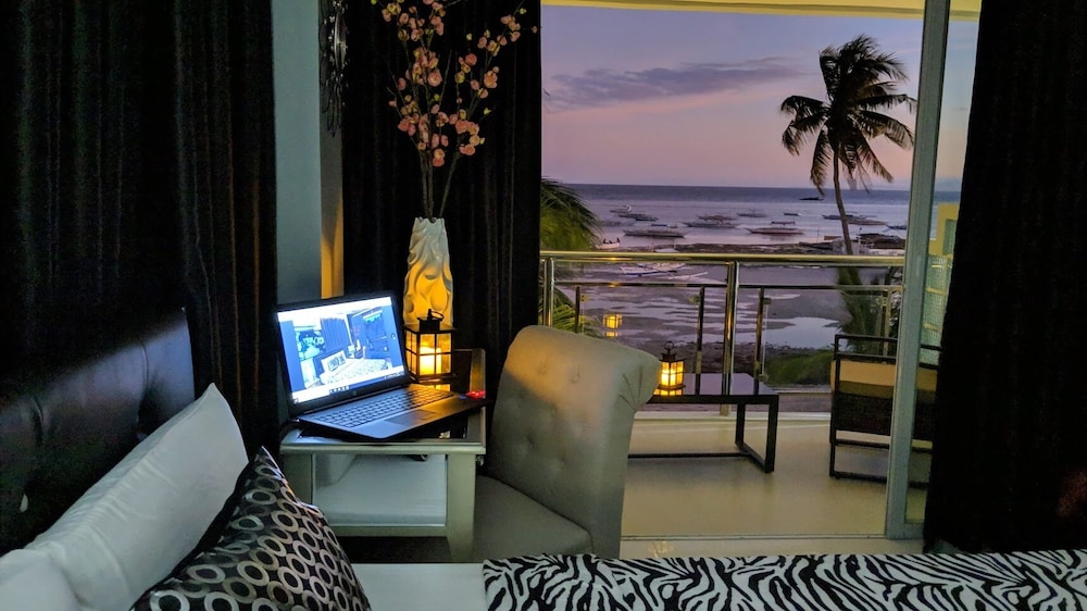 Honeymoon Room, 1 Queen Bed, Bathtub, Ocean View photo 1