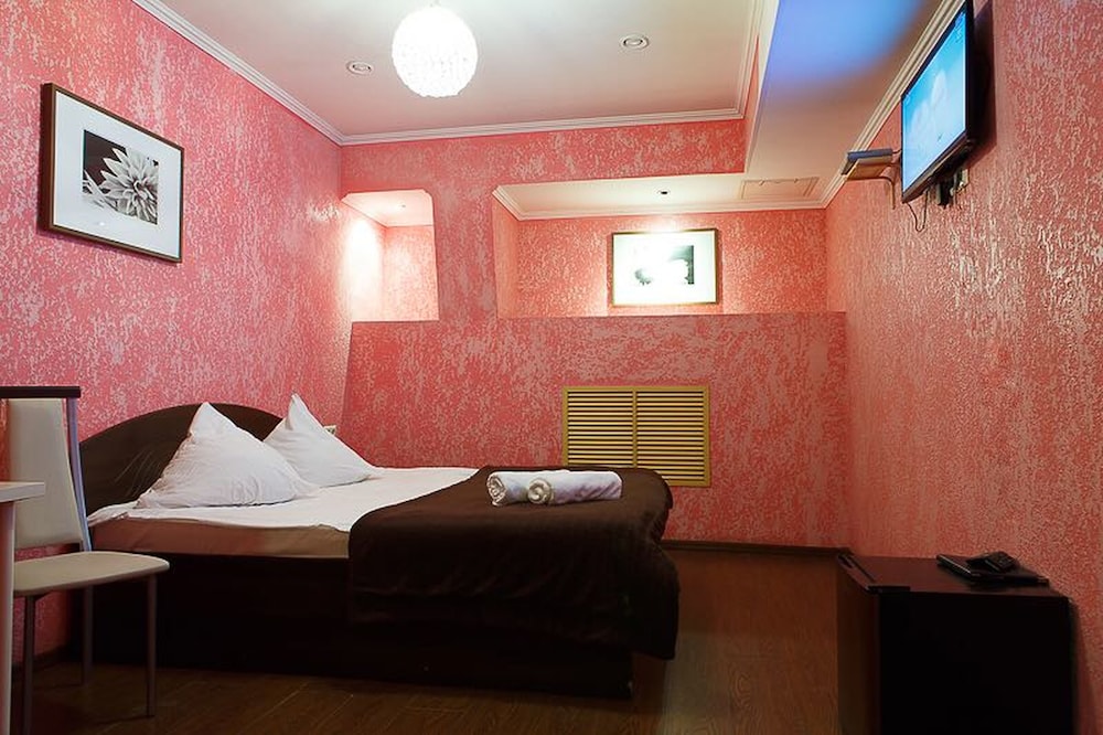 Standard Double Room, 1 King Bed, Non Smoking (Plus) photo 3