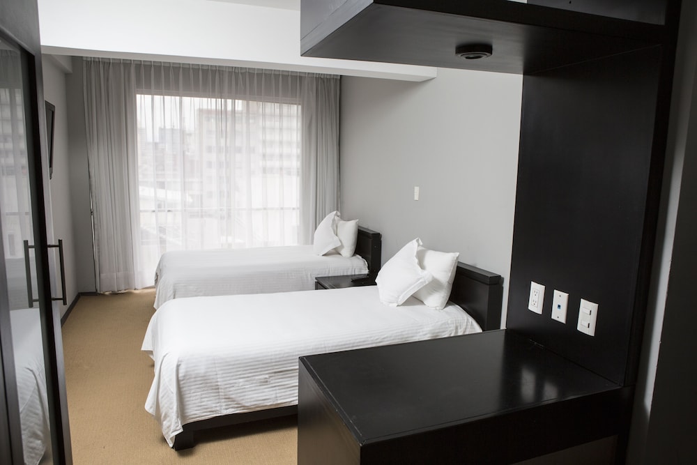 Suite, 2 Twin Beds photo 3