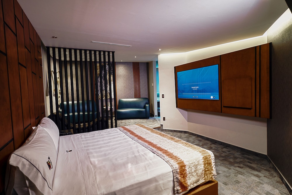Luxury Suite