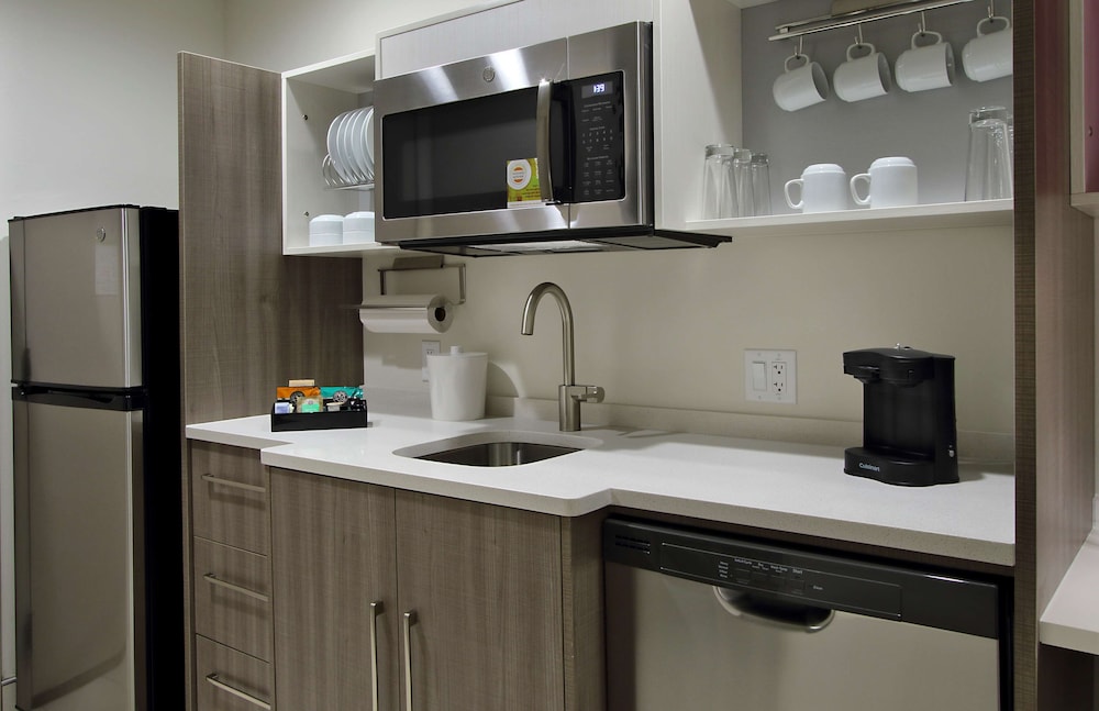 Studio, 2 Queen Beds, Accessible (Roll-In Shower) - Photo 11