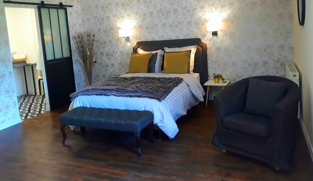 Deluxe Room - Photo 4