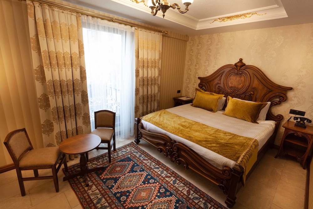 Royal Double Room, 1 King Bed, Non Smoking, City View photo 1
