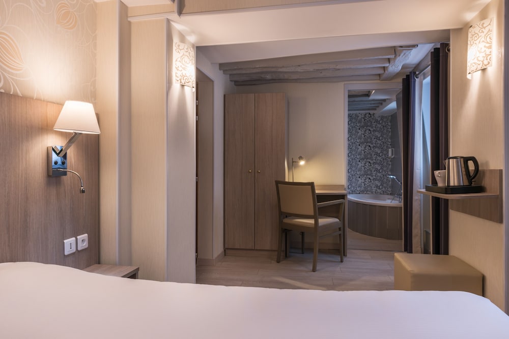 Double Room (Double Room Baignoire) photo 2