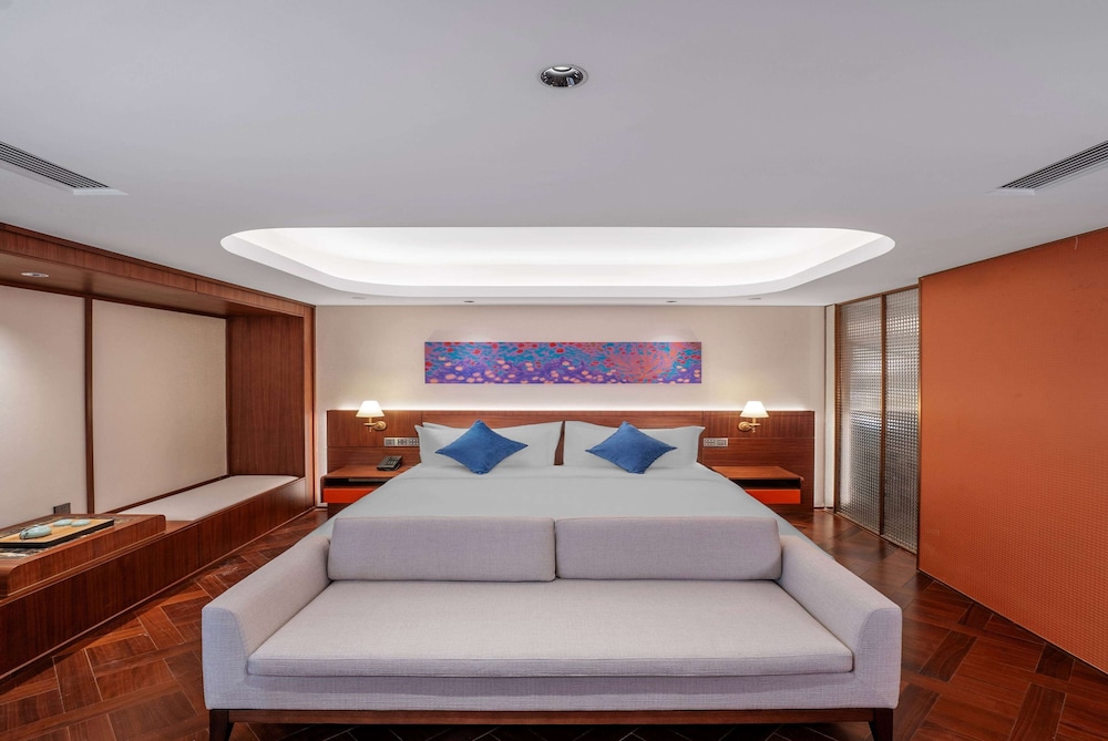 Business Suite, 1 King Bed, Non Smoking (Executive) - Photo 1