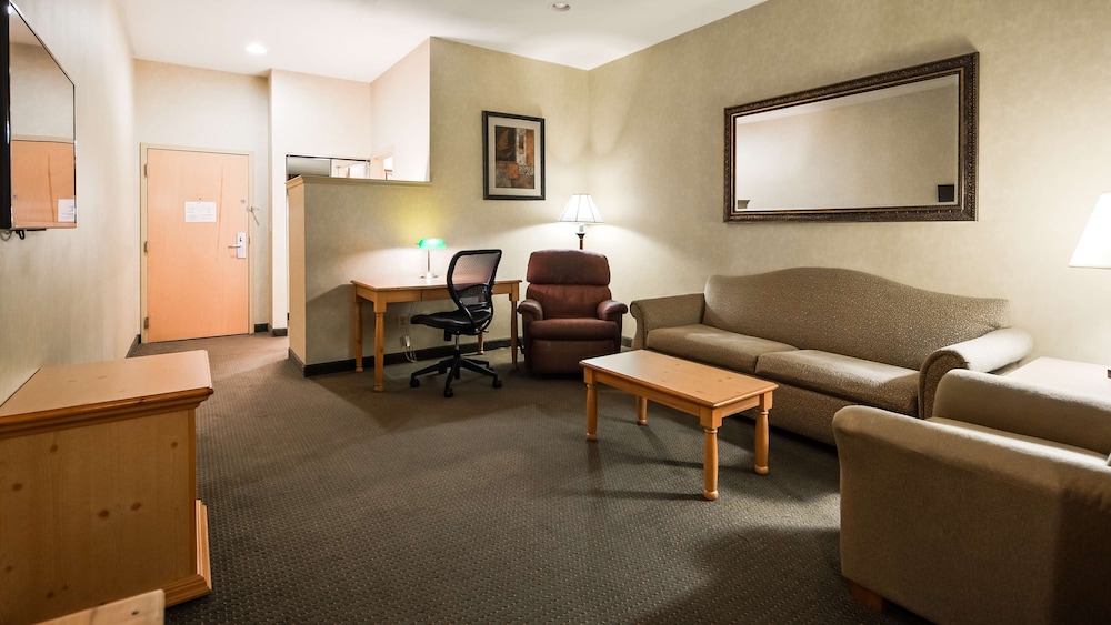 Family Suite, 2 Queen Beds, Non Smoking (with Sofabed) photo 2