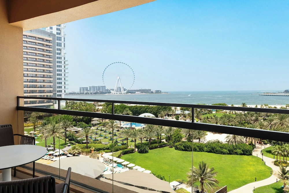 Superior Room, 1 King Bed, Sea View thumbnail 5