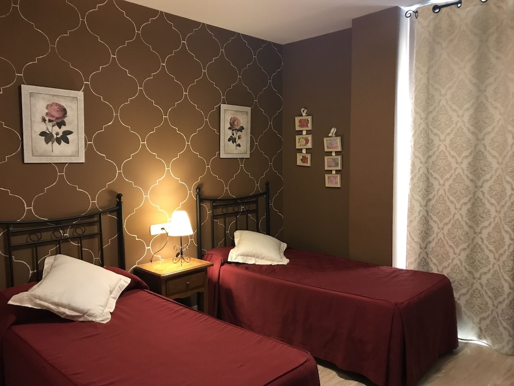 Twin Room - Photo 1