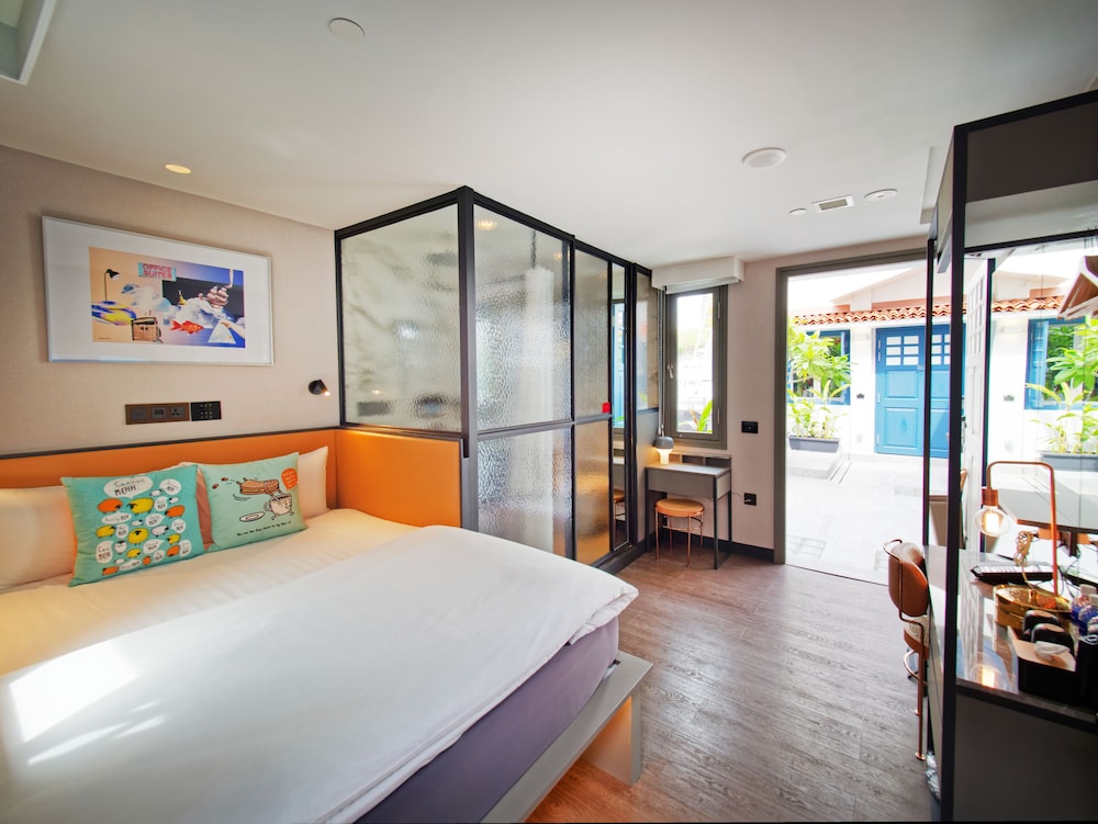 Suite With Outdoor Tub photo 2