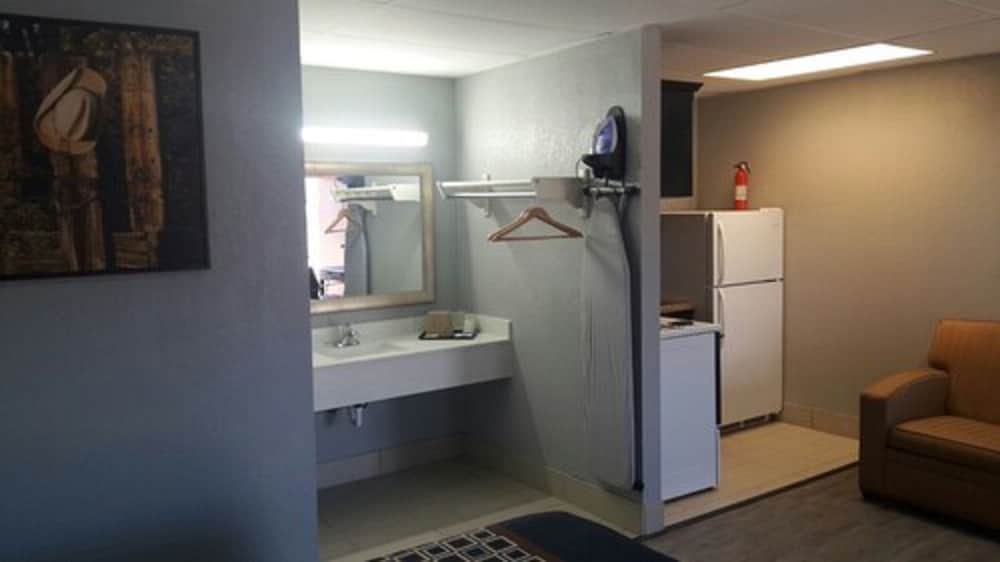 Standard Room, 2 Queen Beds, Non Smoking, Kitchenette photo 2