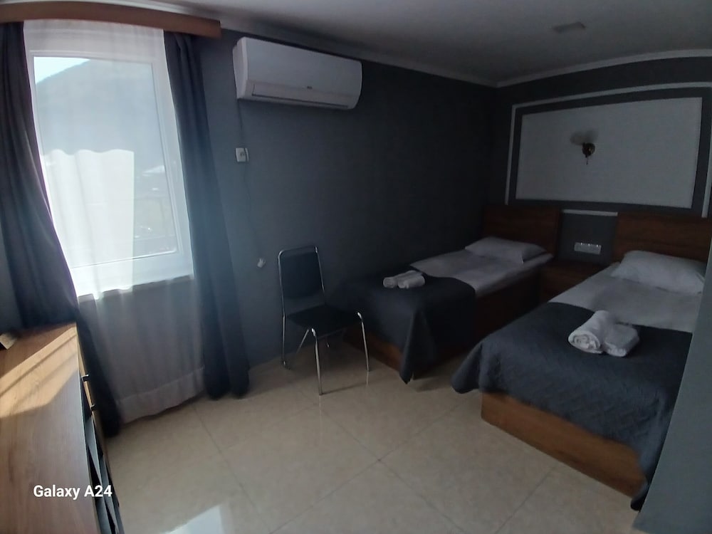 Basic Double or Twin Room - Photo 4