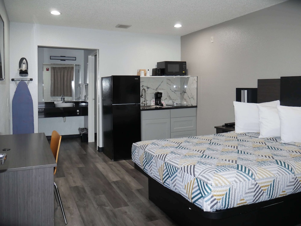Standard Room, 1 Queen Bed, Non Smoking