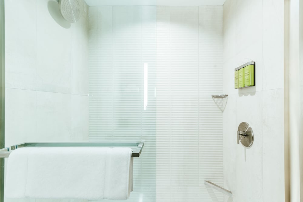 Suite, 1 Bedroom, Accessible (Roll-In Shower) thumbnail 5