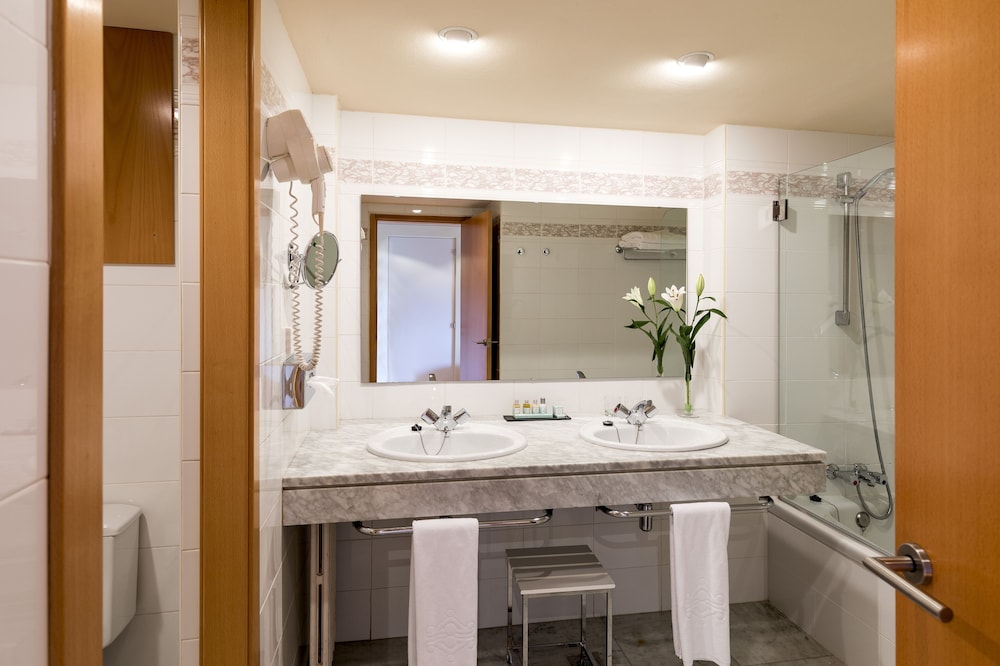 Superior Twin Room, 2 Twin Beds - Photo 6