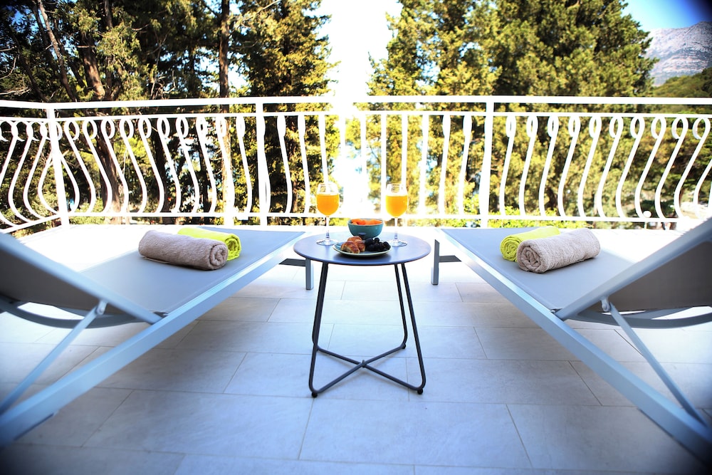 Andreis luxury suite with balcony photo 3
