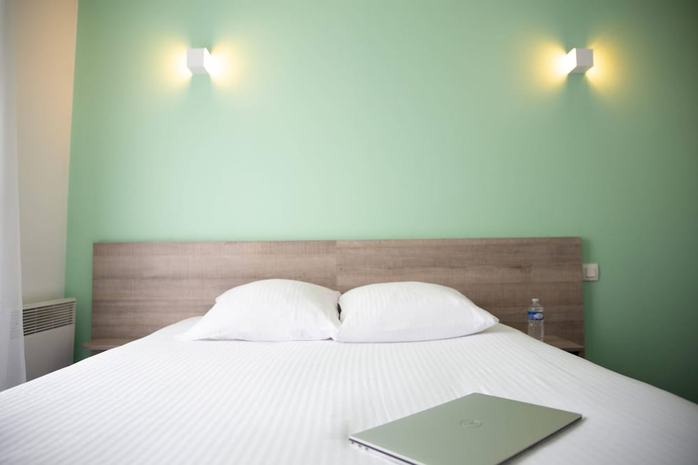 Standard Room, 1 Double Bed, Non Smoking - Photo 1