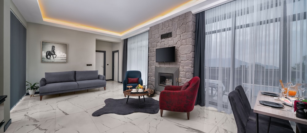 Executive Pool Suite photo 1