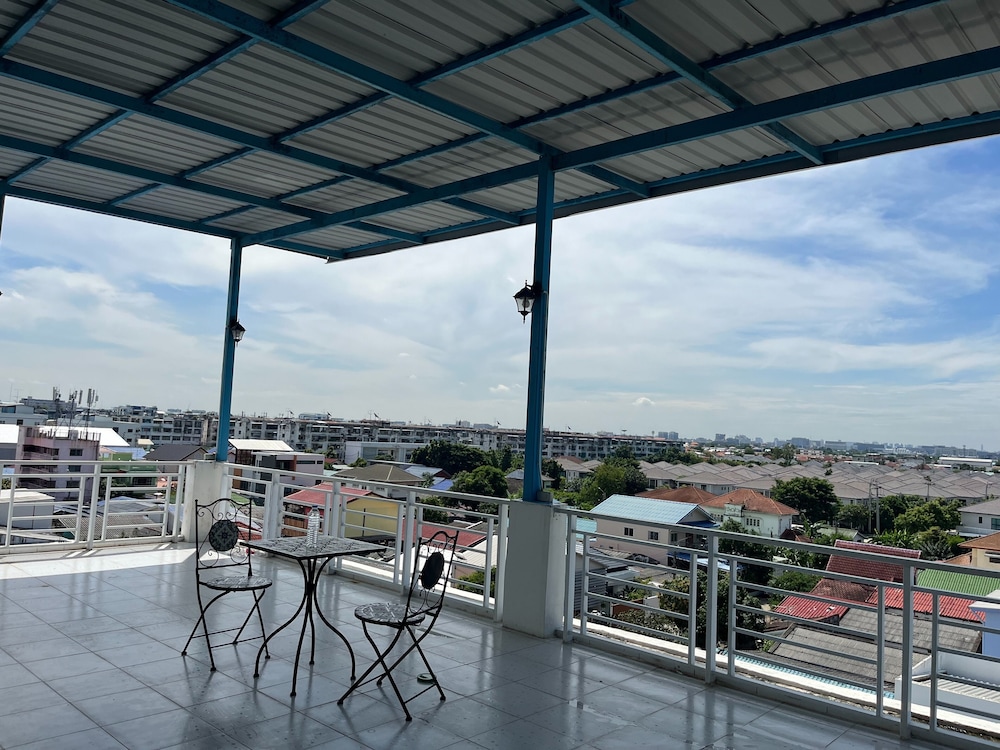 Economy Double Room, Balcony, City View photo 3
