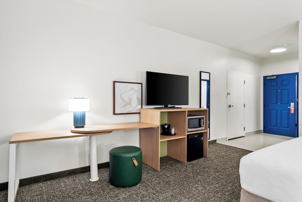 Room, 2 Queen Beds, Accessible, Bathtub - Photo 2