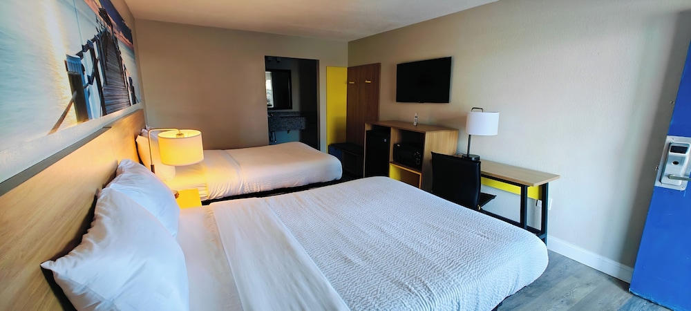 Room, 2 Double Beds, Non Smoking - Photo 2