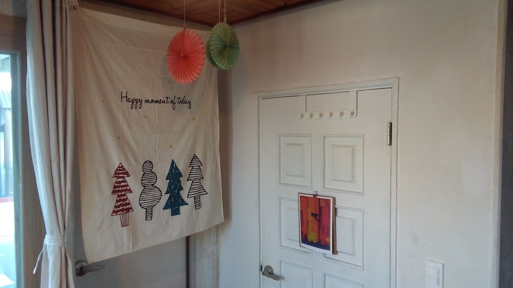 Family Room (Koreans Not Allowed) photo 3