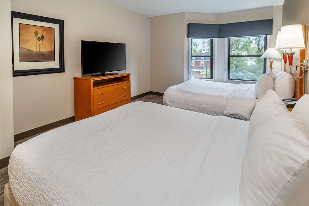One-Bedroom King Suite with Kitchen