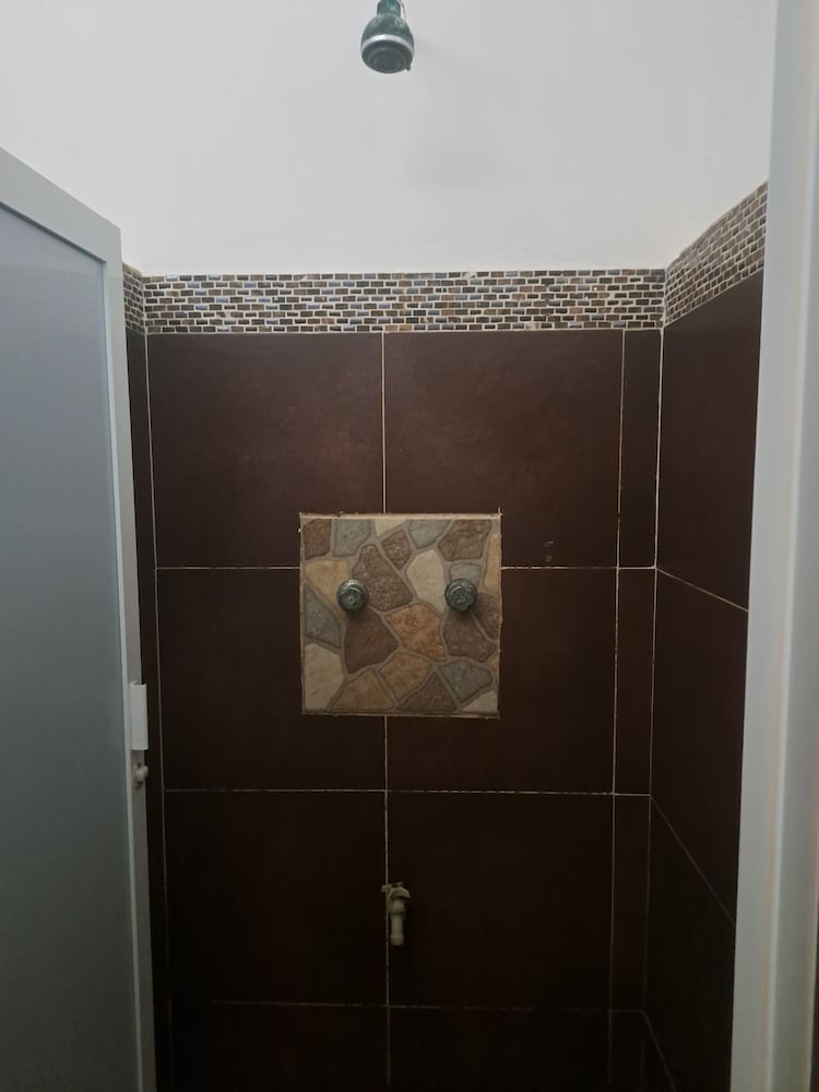 Economy Quadruple Room, Non Smoking, Shared Bathroom photo 3