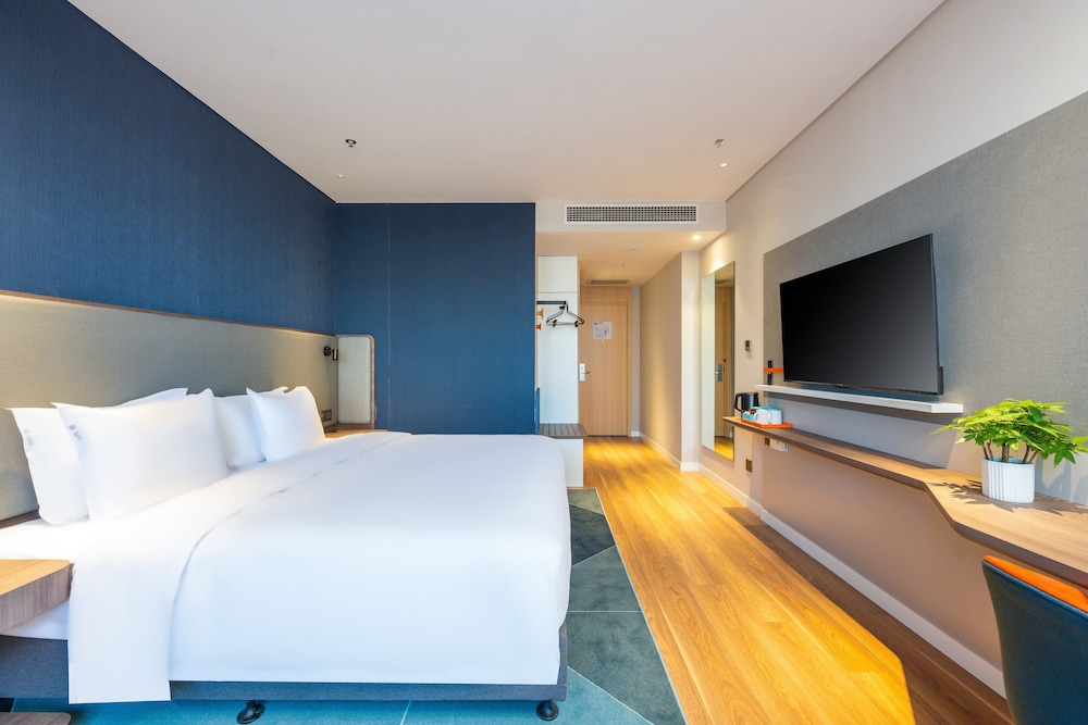 Standard Room, 1 King Bed (Air Purifier Humidifier) - Photo 2