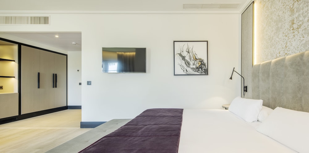 Premium Suite, 2 adults and 1 child - Photo 7