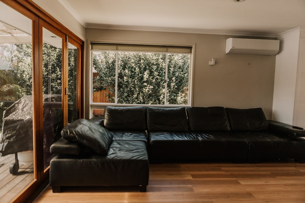 Three Bedroom House (Pet Friendly) - Waterfront photo 3