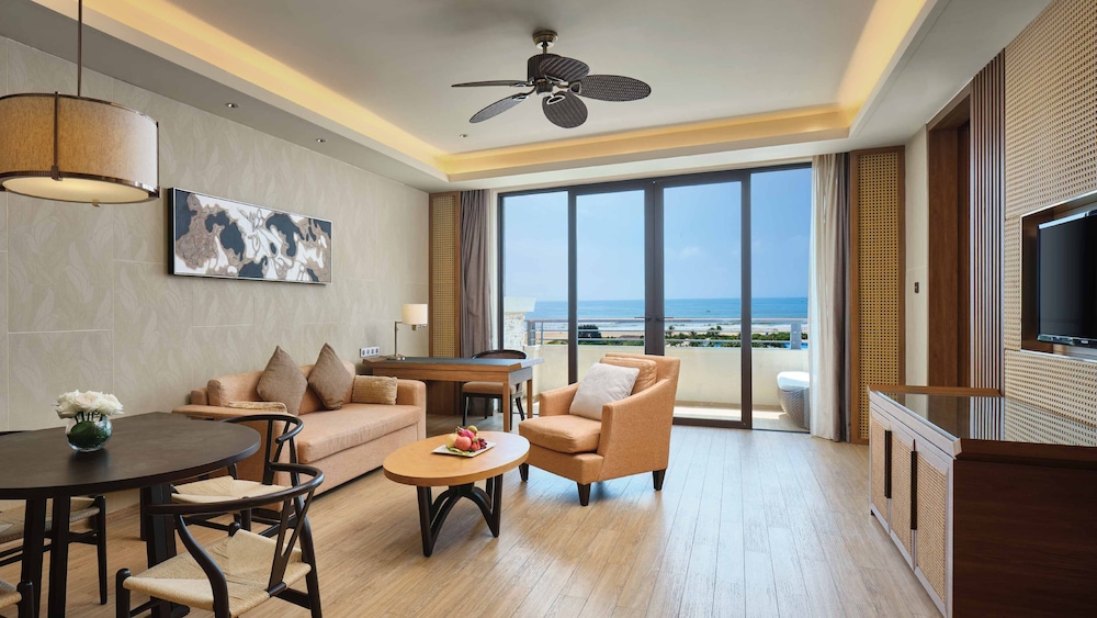 Suite, 1 Bedroom, Smoking, Sea View