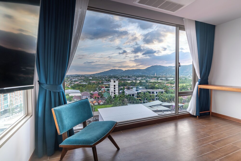 Panorama Executive Suite - Photo 2