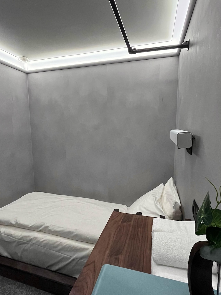 Basic Single Room, 1 Twin Bed photo 3