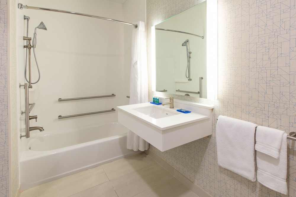 Suite, 1 King Bed, Accessible (Comm, Mobil, Access Tub) - Photo 7